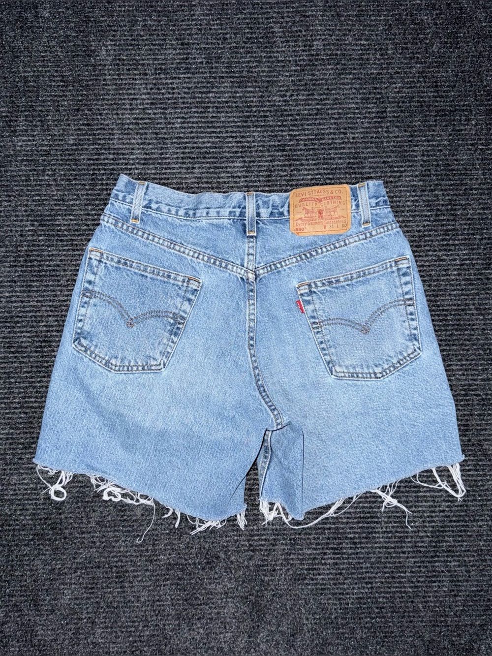 Vintage Levi’s 550 Relaxed Fit Denim Shorts Sz 28 (tag 31) Cotton 6” Jorts